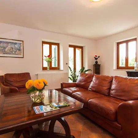 Pet Friendly In Сasa de vacaciones Koromačno