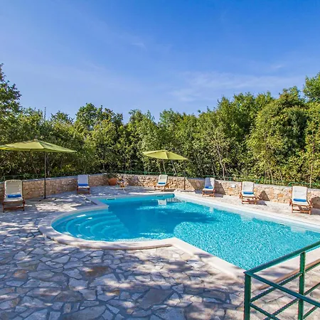 5 Bedroom Lovely In *