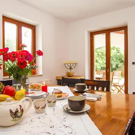 5 Bedroom Lovely In
