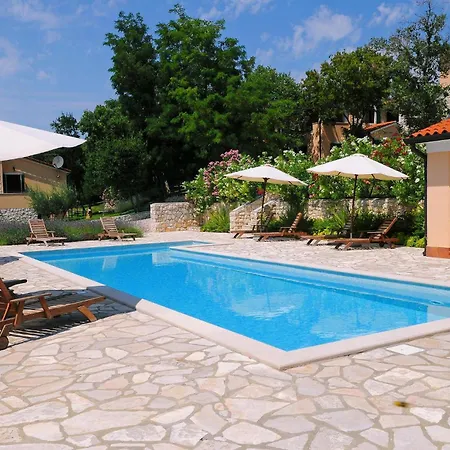 بيت للعطل 5 Bedroom Lovely In